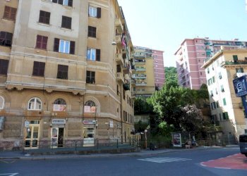Zona - Trilocale largo Augusto Merlo, 185, Genova (zona Marassi) - foto 1