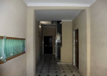 Interno palazzo - Trilocale largo Augusto Merlo, 185, Genova (zona Marassi) - foto 2