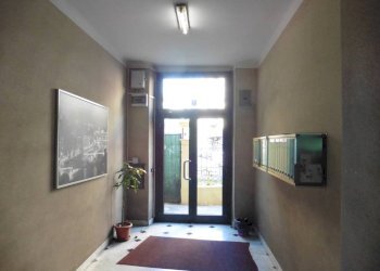 Interno palazzo - Trilocale largo Augusto Merlo, 185, Genova (zona Marassi) - foto 3