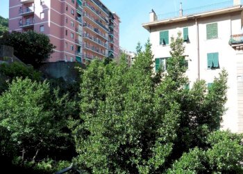 Facciata - Trilocale largo Augusto Merlo, 185, Genova (zona Marassi) - foto 11