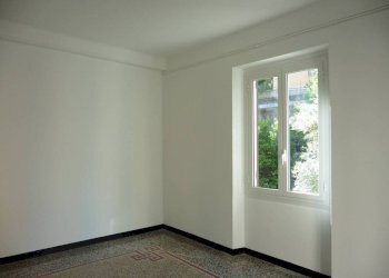 Camera da letto - Trilocale largo Augusto Merlo, 185, Genova (zona Marassi) - foto 15