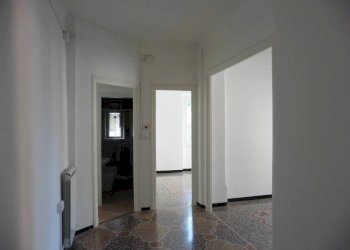 Corridoio - Trilocale largo Augusto Merlo, 185, Genova (zona Marassi) - foto 20