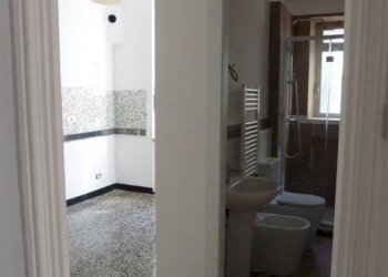 Disimpegno - Trilocale largo Augusto Merlo, 185, Genova (zona Marassi) - foto 23