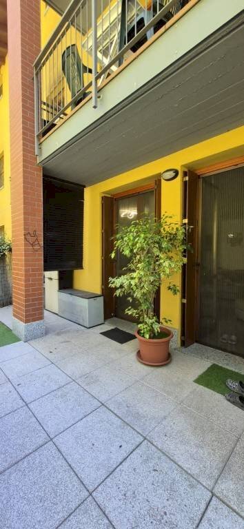 Cortile interno - Trilocale via Cava Marna, 10, Monguzzo - foto 2