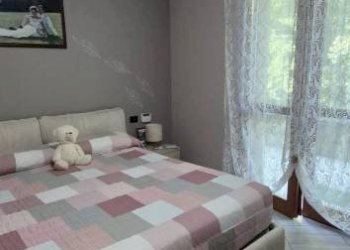 Camera da letto - Three-room apartment via Cava Marna, 10, Monguzzo - photo 11