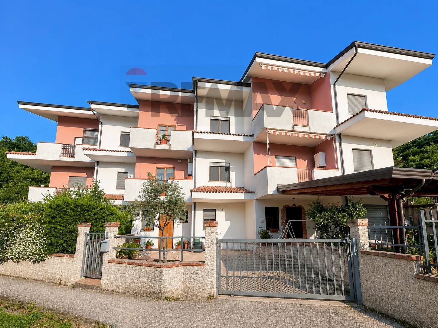 Casa all\'aperto - Villa a Schiera Via Serre
8, Zumpano - foto 3