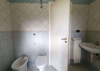 Bagno 5. - Appartamento via Alessandro Ruspoli, Roma (zona Acilia) - foto 12