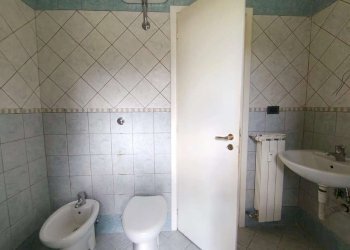 Bagno 4. - Two-room apartment via Alessandro Ruspoli, Roma (neighborhood Acilia) - photo 32