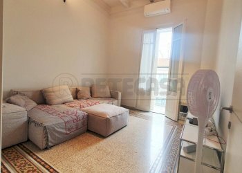 soggiorno con balcone - Portion of a house Via Euro Menini 33, Viareggio - photo 10