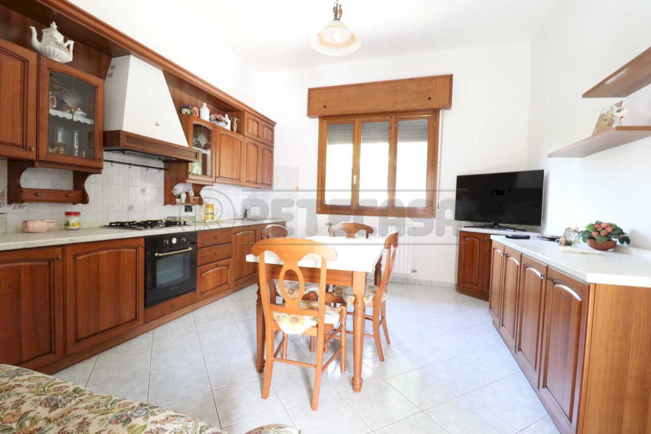 1_Cucina - Four-room apartment Via G. Bruno 23A, Bondeno - photo 1