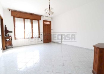 4_Soggiorno - Four-room apartment Via G. Bruno 23A, Bondeno - photo 4