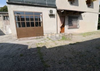 14_Esterno - Four-room apartment Via G. Bruno 23A, Bondeno - photo 13