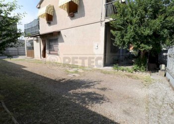 15_Esterno - Four-room apartment Via G. Bruno 23A, Bondeno - photo 14
