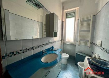 5.1 bagno.jpg - Quadrilocale VIA SANTA MARIA DELLA COSTA  20, Genova (zona Sestri Ponente) - foto 12