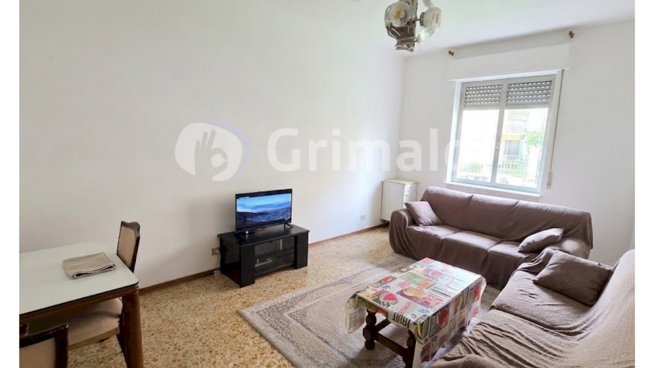 salotto - Three-room apartment Via Chivasso 27/A, Vercelli - photo 2