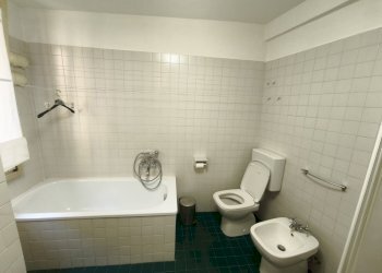 Bagno - panoramica (due) - Three-room apartment Modena (neighborhood Circoscrizione 1) - photo 29