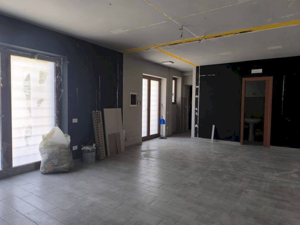 Negozio via Giuseppe Lamberti, Cava de' Tirreni - foto 2