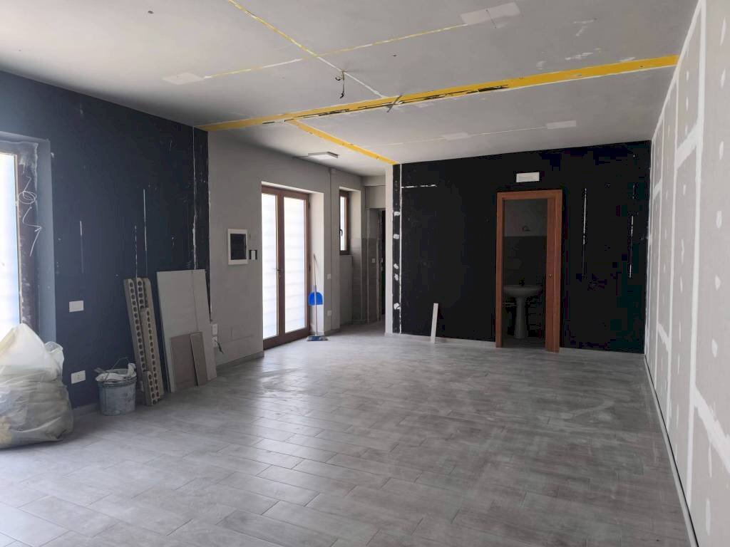 Negozio via Giuseppe Lamberti, Cava de' Tirreni - foto 3