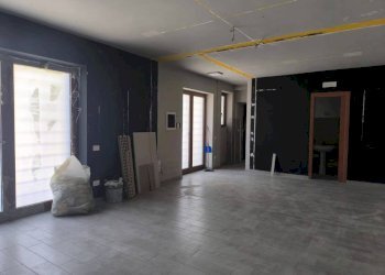 Negozio via Giuseppe Lamberti, Cava de' Tirreni - foto 2