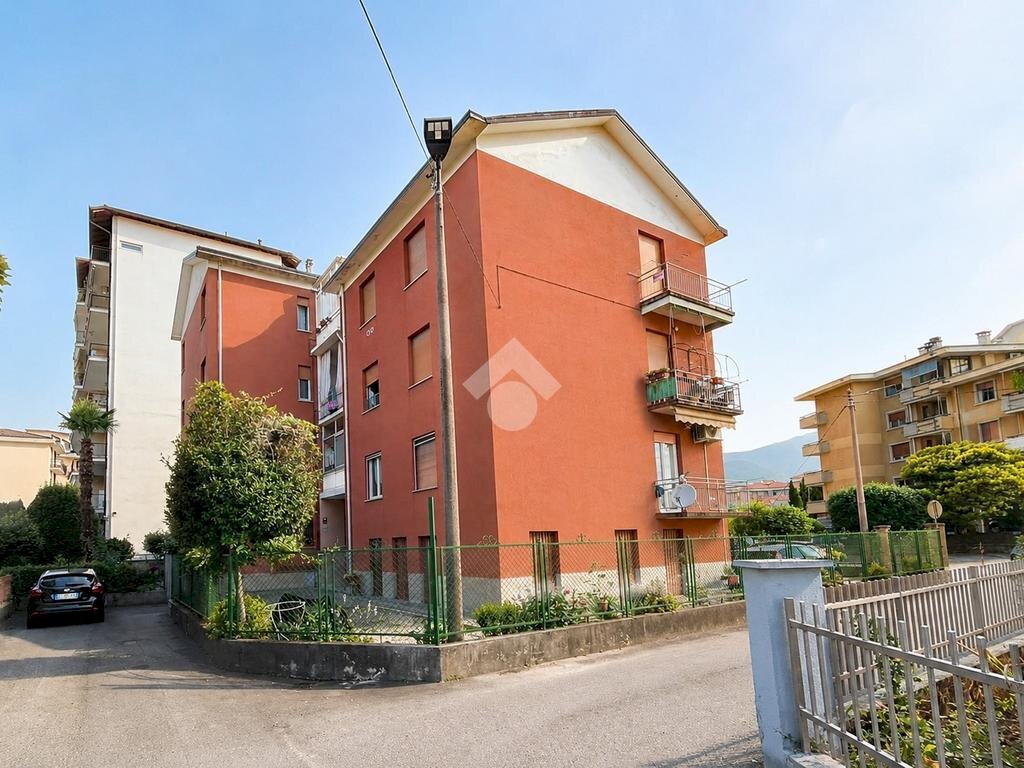 Four-room apartment Via Albasini, Verbania - photo 1