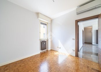 Three-room apartment Borgo Gian Domenico Romagnosi, Parma (neighborhood Centro Storico) - photo 11