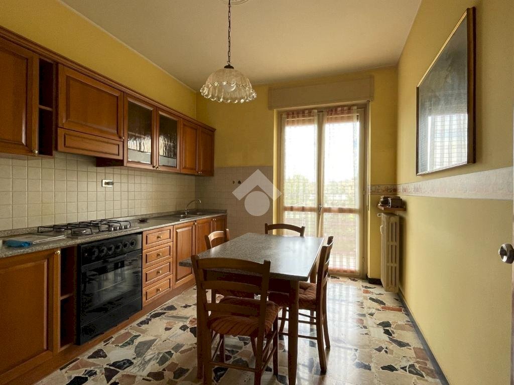 Four-room apartment Piazza Unione Europea, Canelli - photo 1