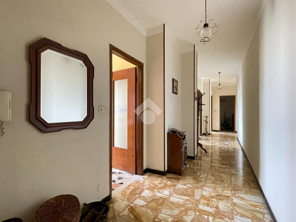 Four-room apartment Piazza Unione Europea, Canelli - photo 1