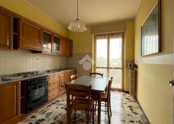 Four-room apartment Piazza Unione Europea, Canelli - photo 1