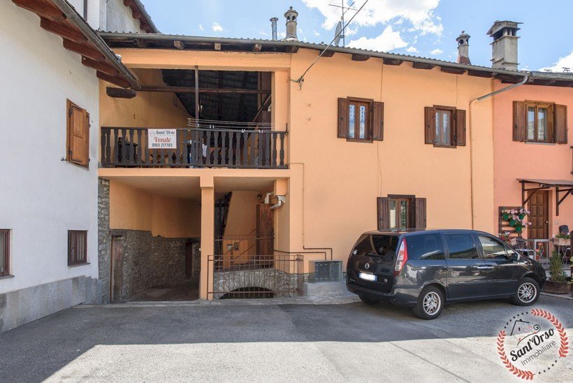 Semi-detached house LOCALITA' CRETAZ 16/18, Gressan - photo 1