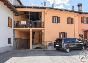 Semi-detached house LOCALITA' CRETAZ 16/18, Gressan - photo 1