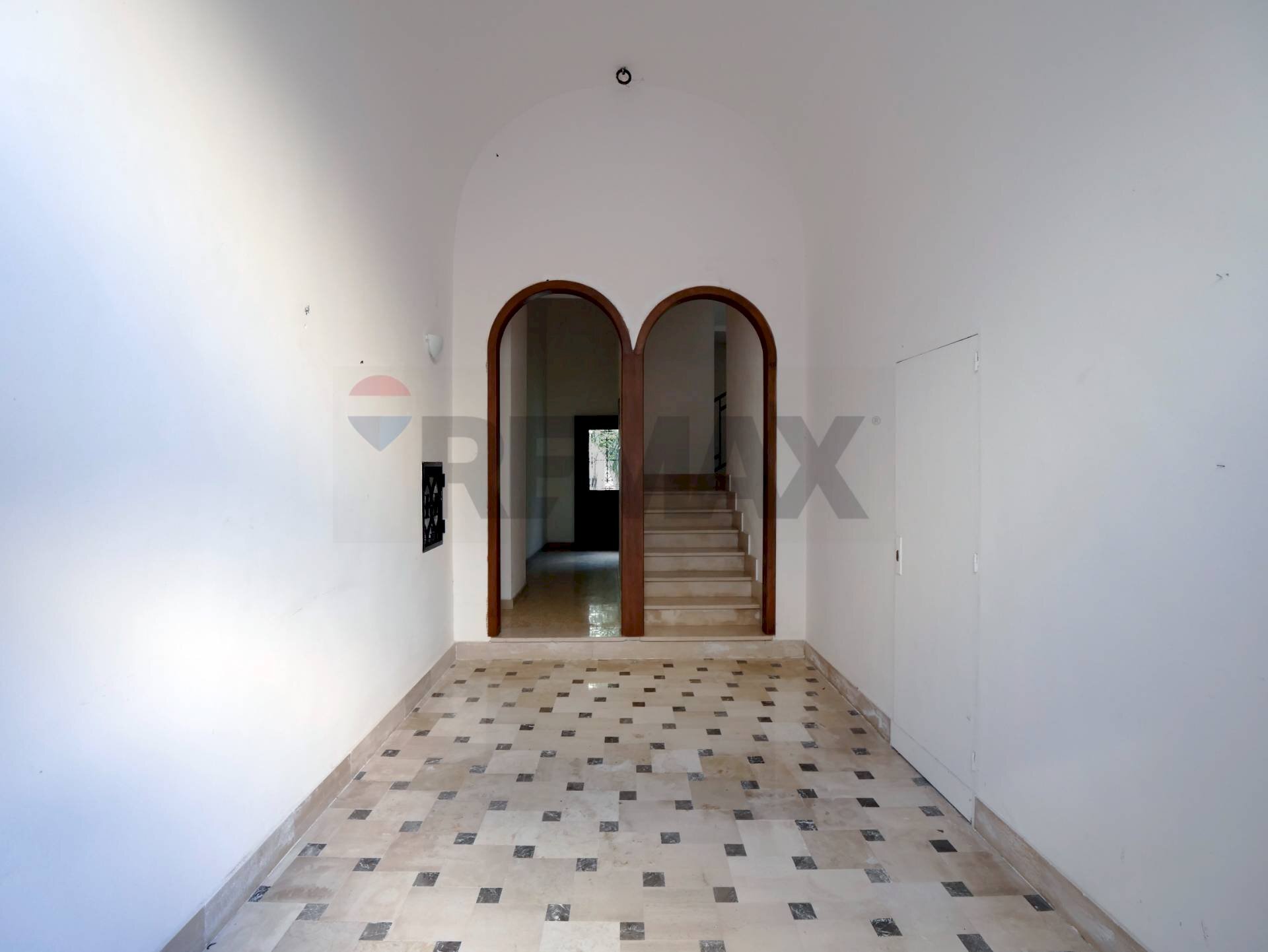 Hall / corridoio - Independent house Via Ugo Foscolo
28/30/32, Terlizzi - photo 3