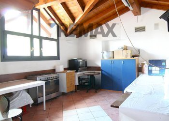 Camera / camera da letto - Bar Tavola Calda - Fredda Via Campagnola
2, Cuasso al Monte - foto 24