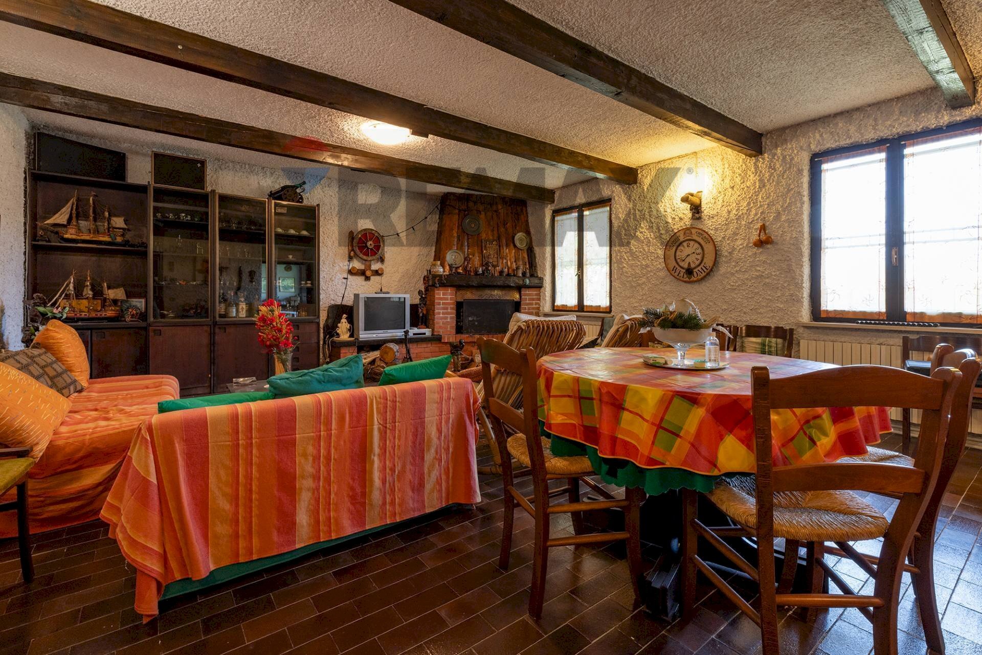 Sala da pranzo - Villa VIA S. PIETRO
 
21, Marchirolo - foto 3