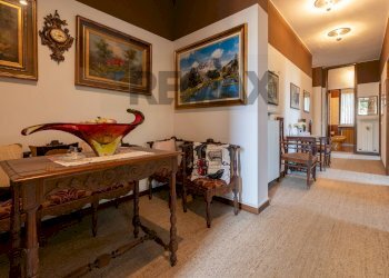 Sala da pranzo - Villa VIA S. PIETRO
 
21, Marchirolo - foto 14