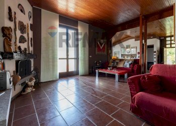 Soggiorno - Villa VIA S. PIETRO
 
21, Marchirolo - foto 27