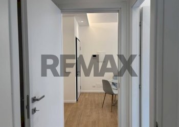 Hall / corridoio - Two-room apartment VIA AVEGNO
 
1, Varese - photo 6