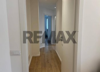 Hall / corridoio - Three-room apartment VIA AVEGNO
 
1, Varese - photo 6