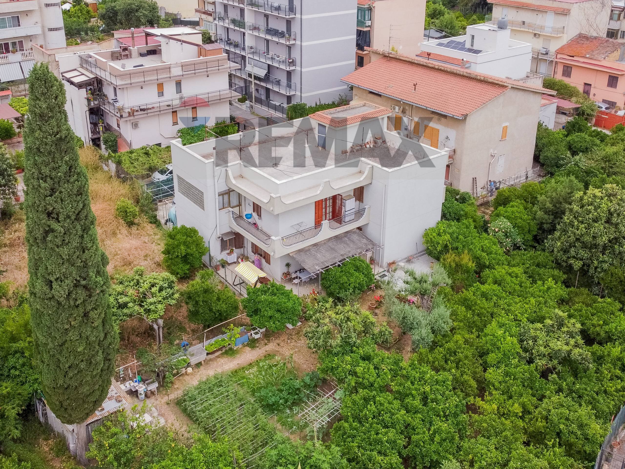 Edificio all\'aperto - Villa Via Vf 034
 
8, Palermo - foto 1