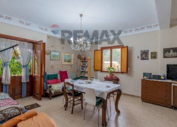 Sala da pranzo - Villa Via Vf 034
 
8, Palermo - foto 2