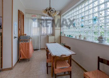 Sala da pranzo - Villa Via Vf 034
 
8, Palermo - foto 26