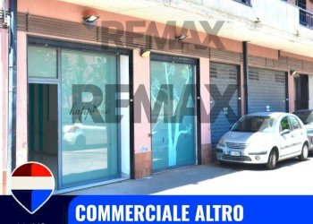 Edificio all\'aperto - Commercial Premises Via Antonio Gramsci
152, Gravina di Catania - photo 1