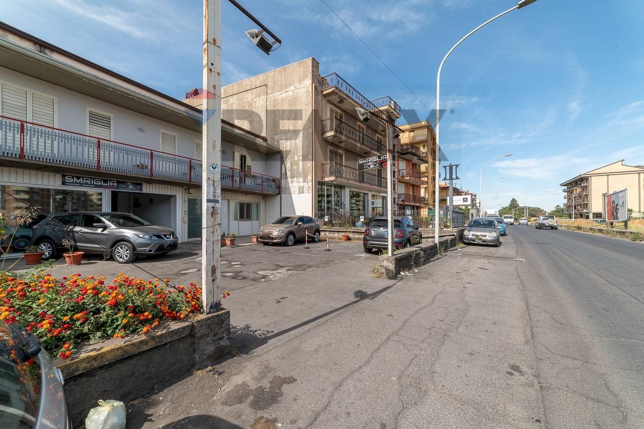 Edificio all\'aperto - Negozio Corso Italia
 
136, Paterno - foto 1