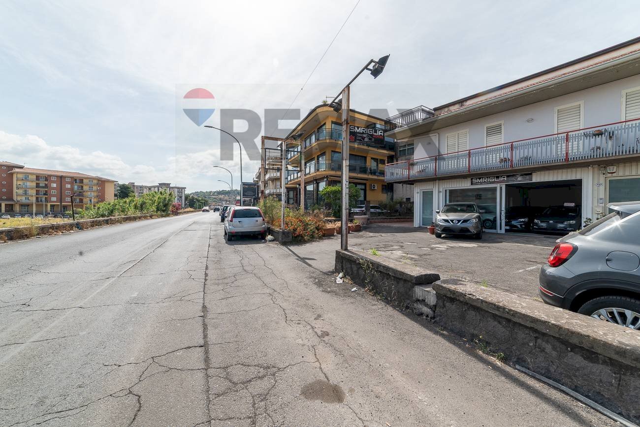 Edificio all\'aperto - Negozio Corso Italia
 
136, Paterno - foto 2