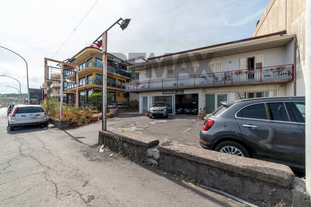 Edificio all\'aperto - Negozio Corso Italia
 
136, Paterno - foto 3