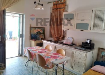 Sala da pranzo - Bilocale Via Del Garofano
 
28, Catania - foto 6