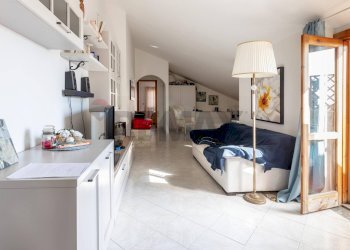 Soggiorno - Four-room apartment Via Santa Maria La Stella
 
95, Aci Sant'Antonio - photo 1