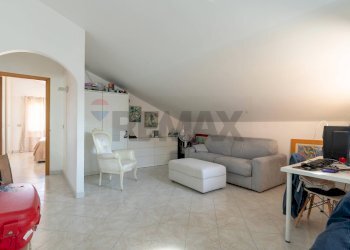Sala da pranzo - Four-room apartment Via Santa Maria La Stella
 
95, Aci Sant'Antonio - photo 8
