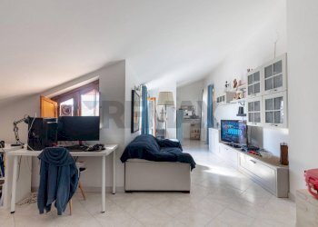 Soggiorno - Four-room apartment Via Santa Maria La Stella
 
95, Aci Sant'Antonio - photo 9