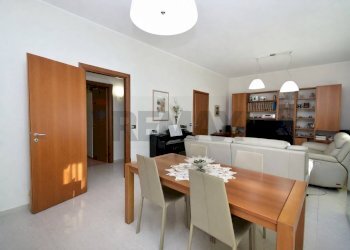 Sala da pranzo - Appartamento Via Giovan Battista Vaccarini
 
5, Sant'Agata Li Battiati - foto 12