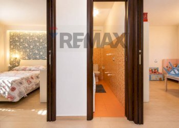 Hall / corridoio - Apartment Via Emanuele Macrì
 
4, Acireale - photo 9